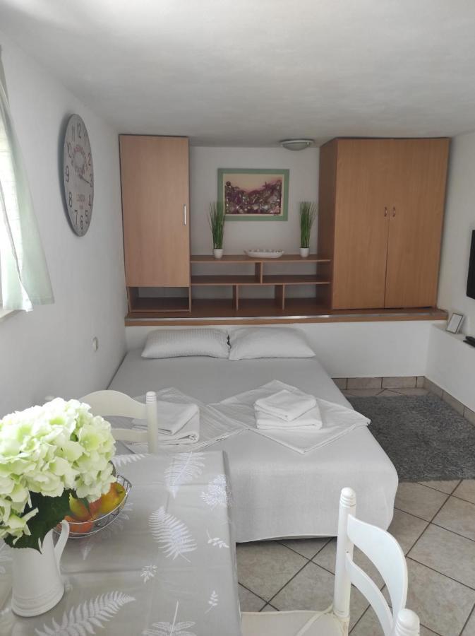 Studio Apartment Petrov Шибеник Екстер'єр фото