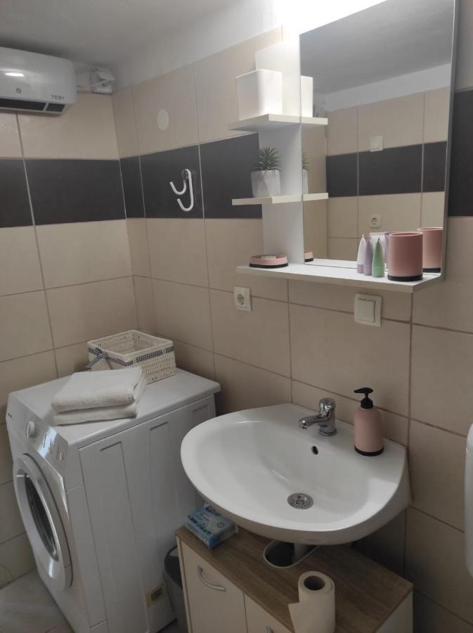 Studio Apartment Petrov Шибеник Екстер'єр фото